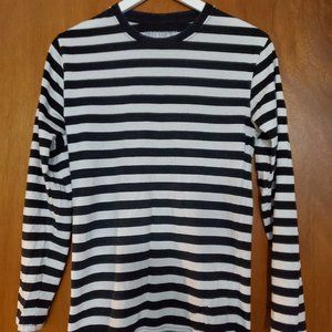 Hot Topic Black and White Striped Long Sleeve T-Shirt